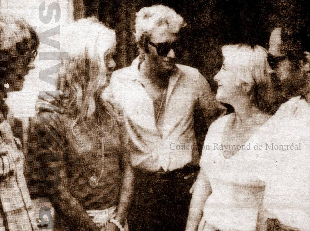 Johnny  Hallyday et Sylvie Vartan  ont fait la connaissance de trois  journalistes , Jocelyne Depatie, Monique Girard et Claude Decotret. Montréal 1975