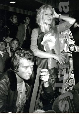 Sylvie Vartan et Johnny Hallyday assistent à la projection du film "les novices"