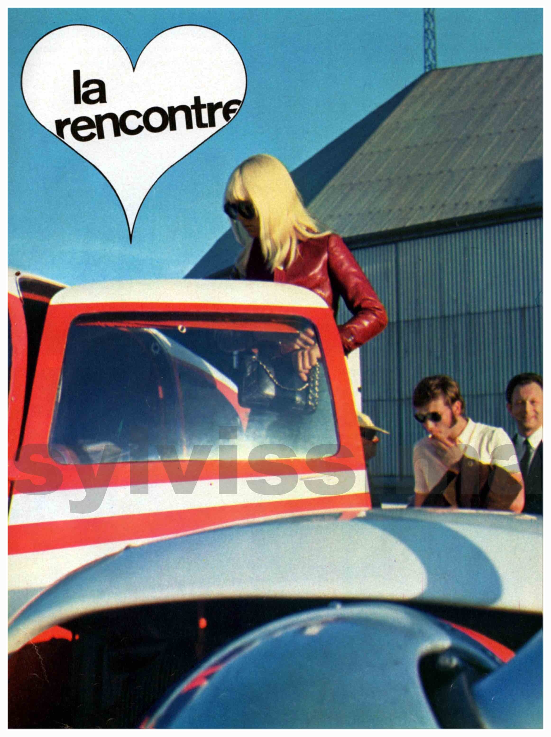 Sylvie Vartan et Johnny Hallyday embarquent dans l'avion de Jean de Gribaldy, Besançon-Thise, mai 1967