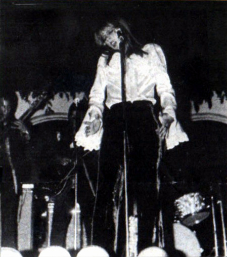 Sylvie Vartan sur scène au Brésil en 1968
