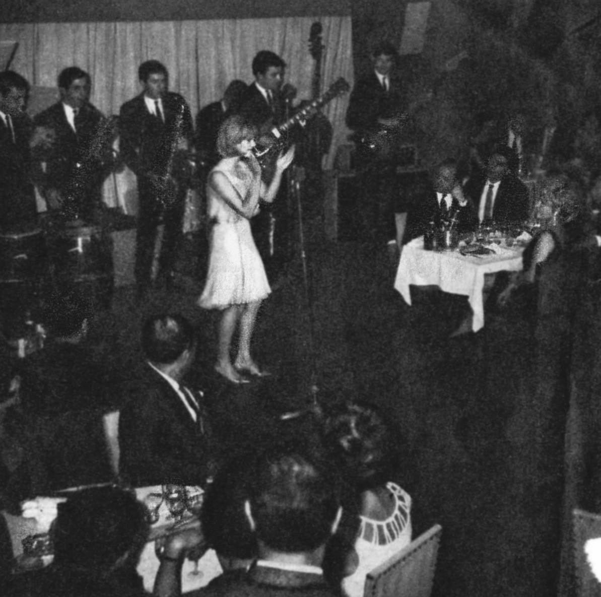 Sylvie Vartan Concert After dans un cabaret d'Istanbul ,Turquie 1965