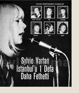 Sylvie Vartan et ses musiciens lors de la tournée en Turquie de 1966