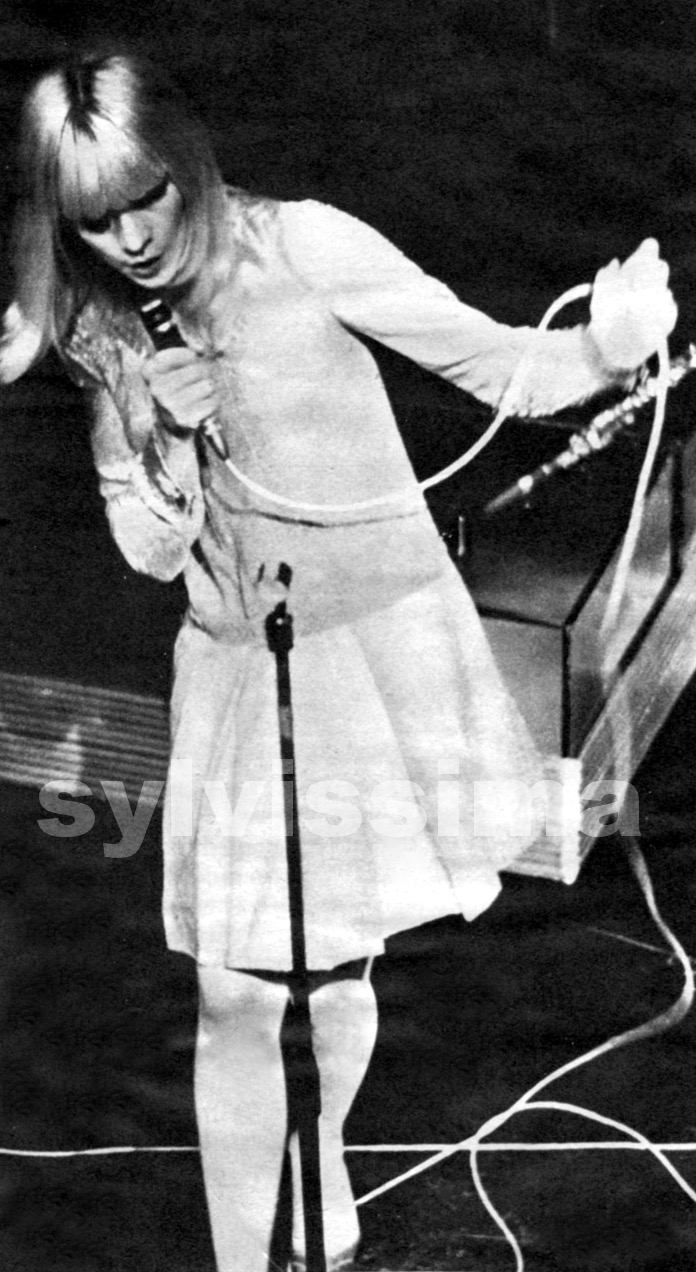 Sylvie Vartan Tournée Turquie 1966 robe lamée
