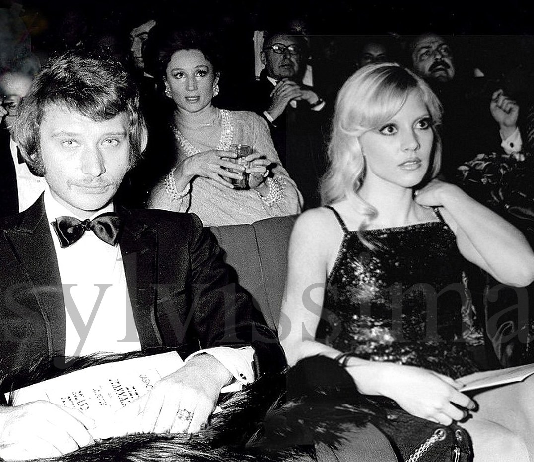 Sylvie Vartan et Johnny Hallyday assistent à la première de Zizi Jeanmaire au Casino de Paris le 5 février 1970