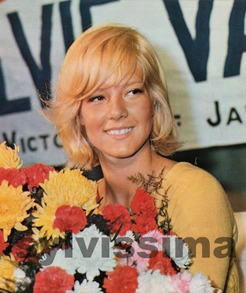 Sylvie Vartan Tokyo-Haneda Conférence de presse 7 mai 1965