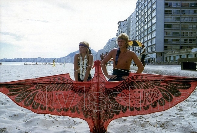 Johnny Hallyday et Sylvie Vartan sur la plage de Copacabana, Rio de Janeiro, 1969