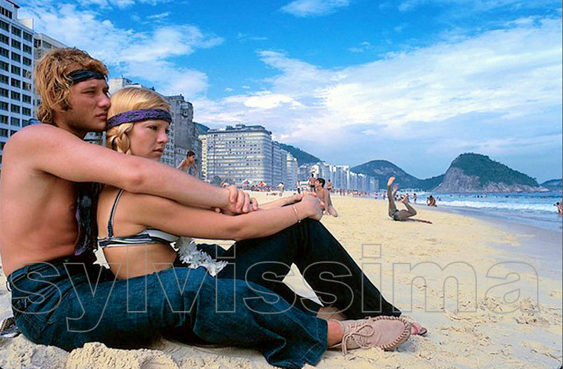Sylvie Vartan et Johnny Hallyday sur la plage de Copacabana, Rio de Janeiro, 1969