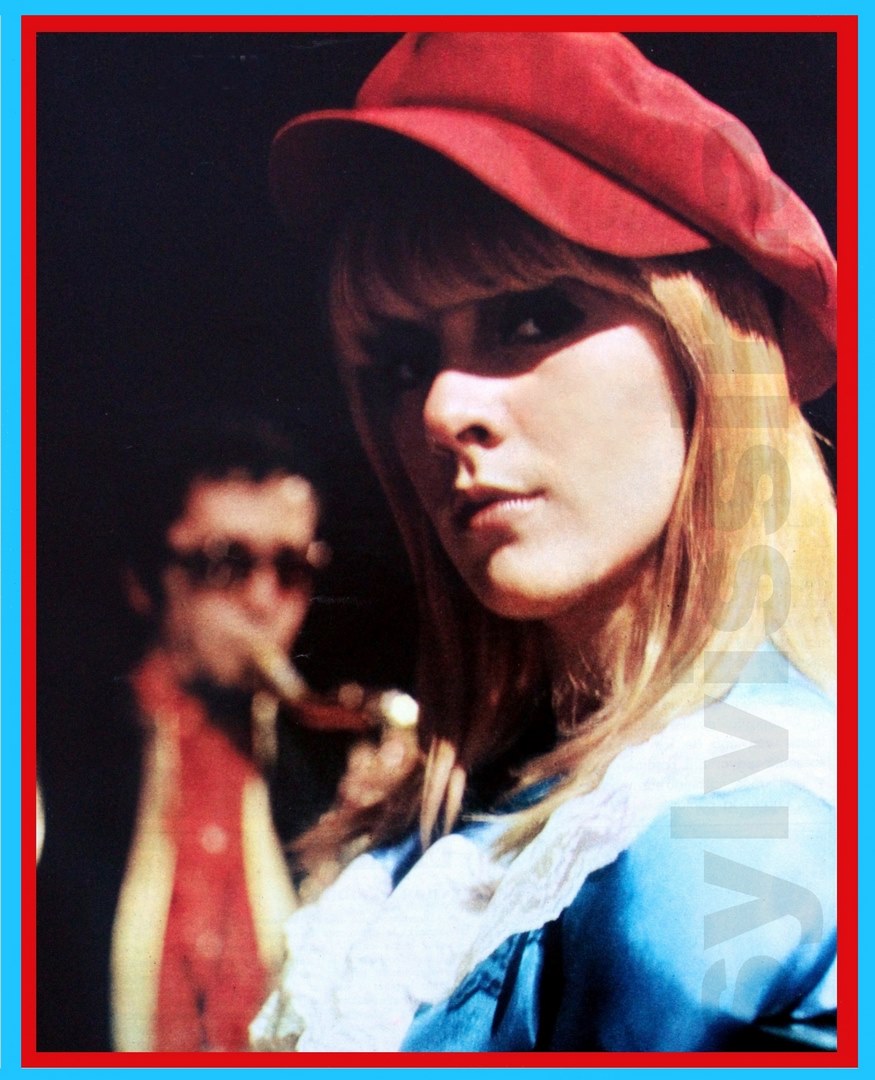 Photo couleur Sylvie Vartan en Espagne, casquette rouge, 1968